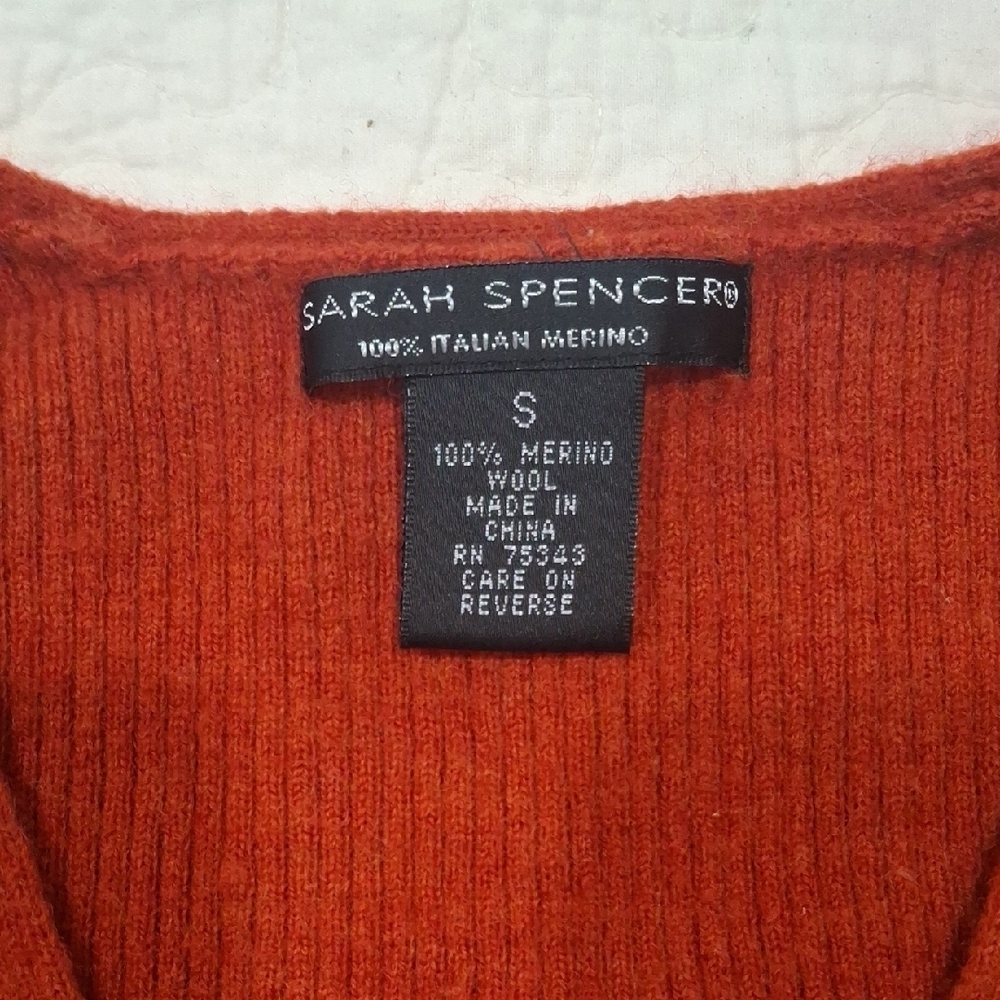 Sarah Spencer Women's V-Neck Sweater in Rust Size S 100% Merino Wool - Picture 2 of 8